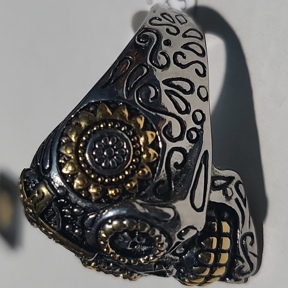 Mens skull ring - Picture 2 of 4